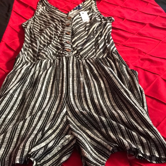 Button up black and white romper - Picture 2 of 5